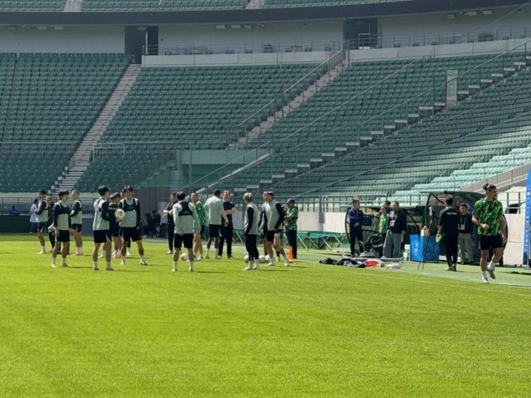 FIFA代表团来华考察：国安体育场亮相国际舞台