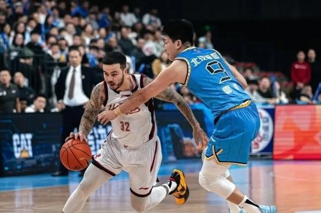 张源意外漏人抽射破门 浙江2-2战平海港