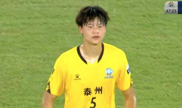 苗润东远距离任意球直接破门，连云港1-2徐州
