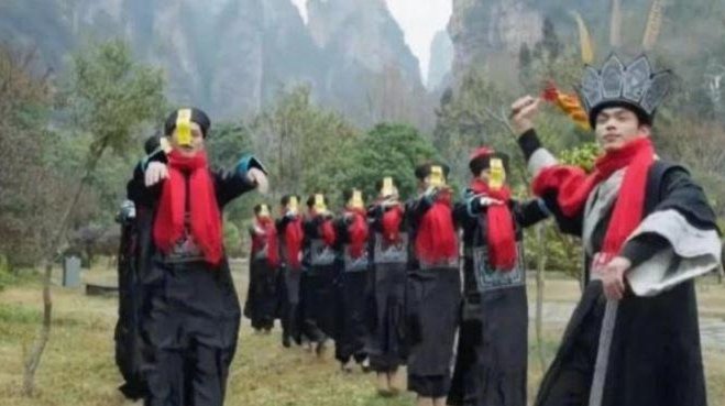 万项接受央视专访：无谓开大脚相当于自杀