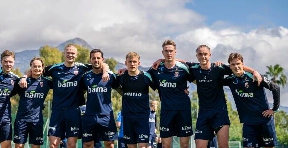 挪威维京战士造型亮相世界杯