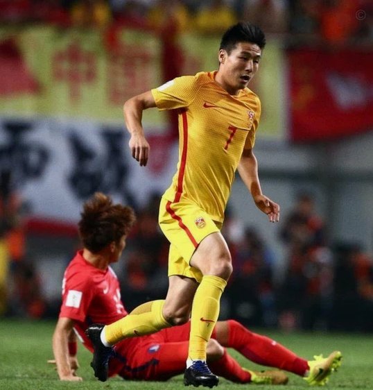 国足4-2-3-1战术解析：双后腰+张玉宁突前